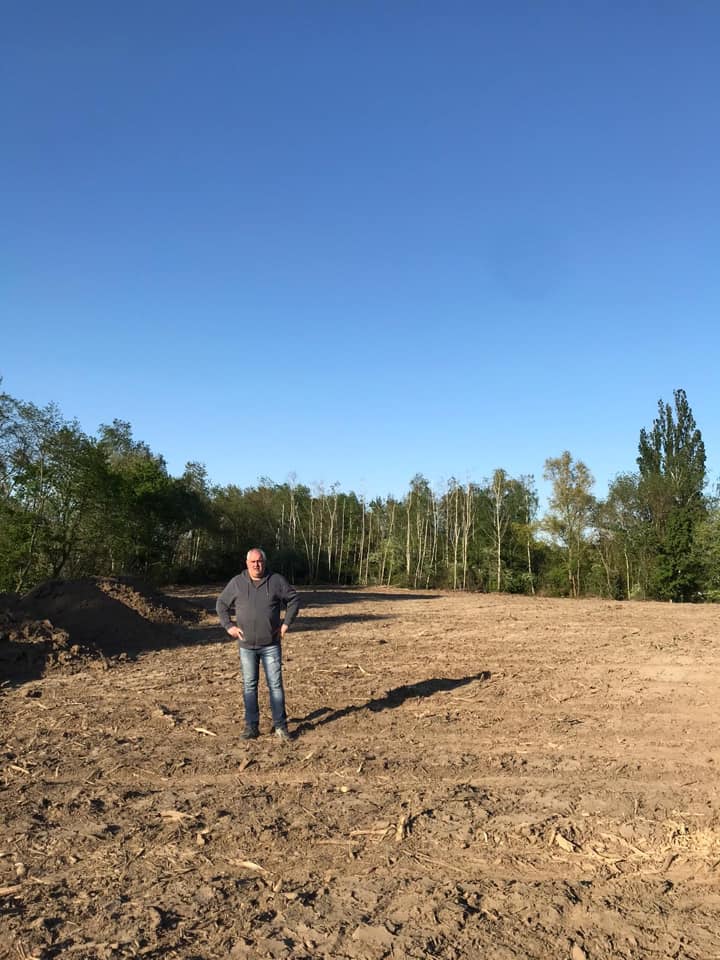 LKW-Ladungen Erde geliefert...