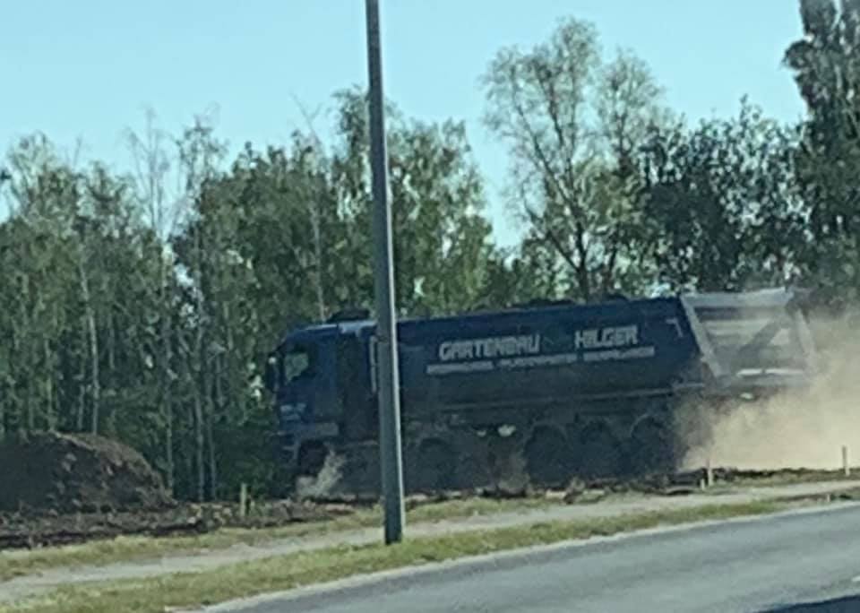 Immer noch kommen LKW-Ladungen...